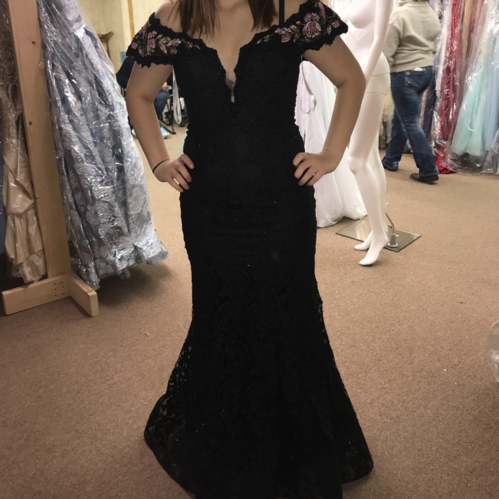 Elle Wilde Formal Dress Size 8
